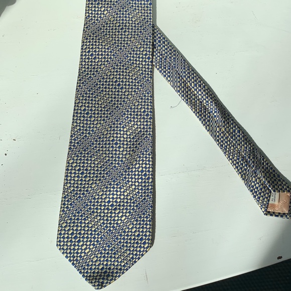 Set of three blue Paul Stuart ties - Picture 7 of 9